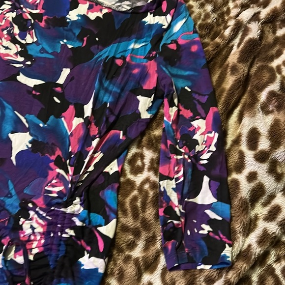 Vibrant Multicolor Abstract half sleeve floral Top - Picture 5 of 6